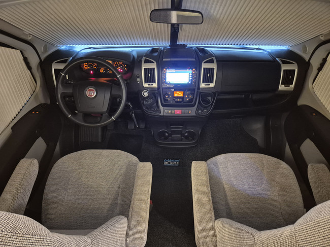 Hymer TRAMP GL 578 AMBITION 130 PK SLECHTS 29.972 KM DIGITALE ACHTERUITKIJKSPIEGEL LENGTEBEDDEN TV + SATELLIET DRAAISTOELEN foto: 9