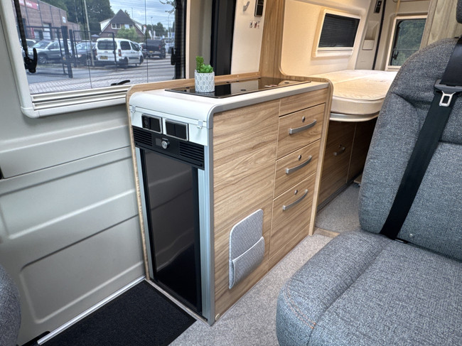 Hymer Yosemite 600 L&Auml;NGSBETTEN 160 PS Euro6 Fiat Ducato **Einzigartig/Dieselheizung/4 Sitzpl&auml;tze/2x Wohnraumbatterie/Markise/1. Besitzer/Nur Foto: 8