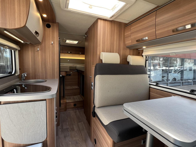 Weinsberg 600 MEG CaraCompact Single Beds Awning 2X Air Conditioning Bicycle Rack photo: 9