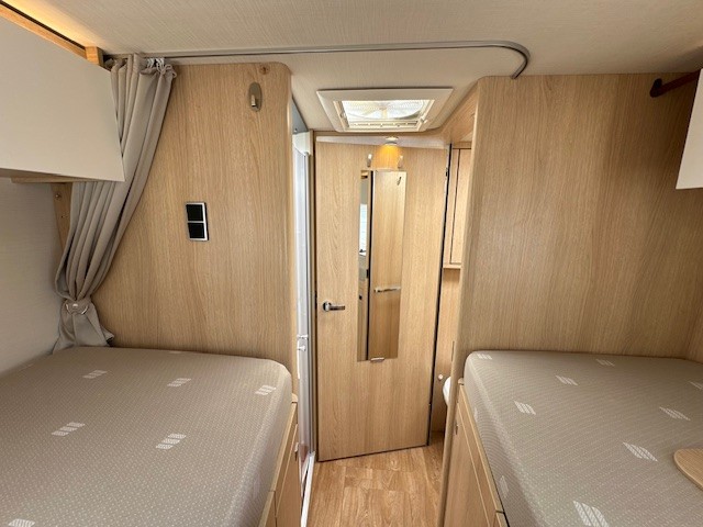Hymer BMC-I 680, automaat, zonder hefbed! foto: 9
