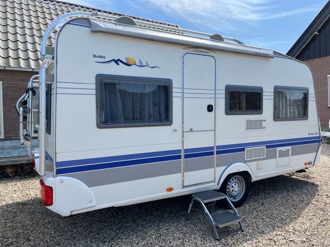 Hobby 450 De Luxe Easy fixed bed, round seat photo: 4