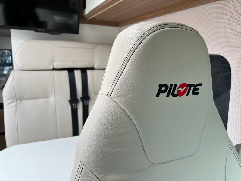 Pilote V 600 G Toldo, Portabicicletas, TV, foto: 26
