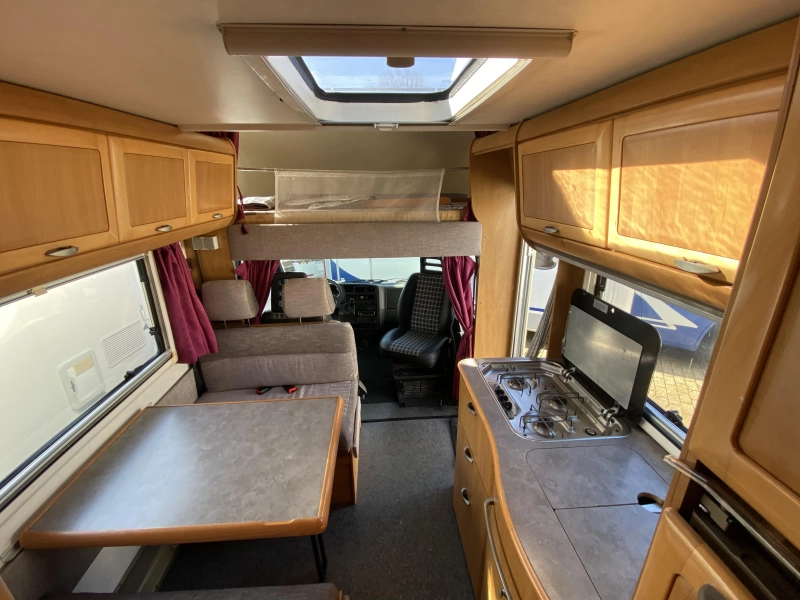 Hymer Camp 644 G 6 pers GROTE GARAGE 2,8  foto: 9
