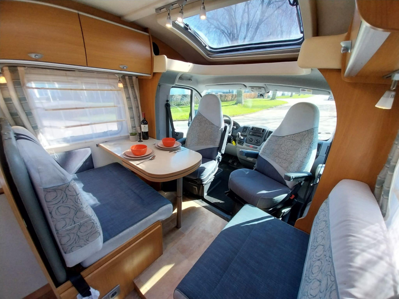 Bürstner Nexxo T 720 ENKE met lage enkele bedden  foto: 2