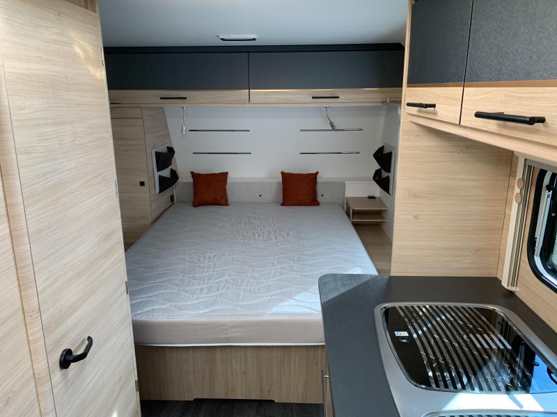 Sterckeman Starlett Graphite 480 CP Thule luifel/LM velgen  foto: 2