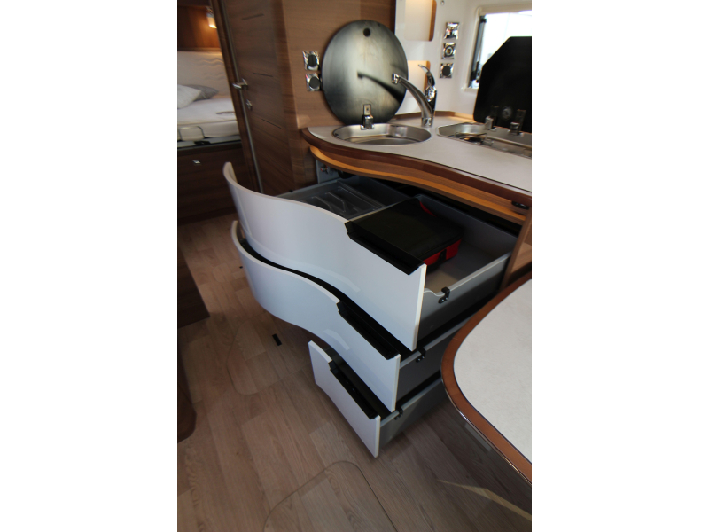 Rapido M96 Queensbed + Hefbed  foto: 33
