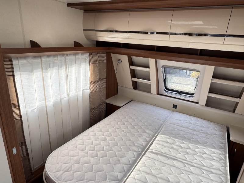 Hobby Excellent 540 UFF -coin salon-lit queen size photo : 12