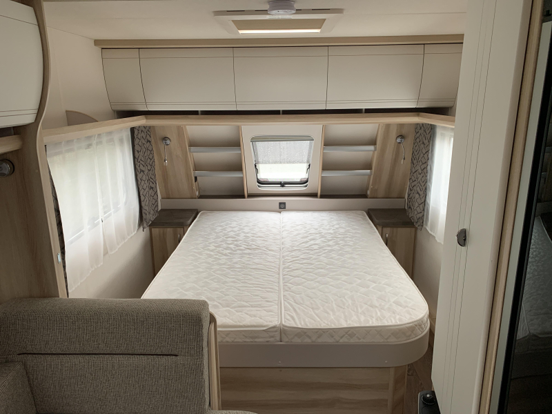 Hobby De Luxe 460 SFF Toldo/Soporte TV/1500kg foto: 2