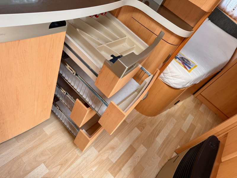 Hobby De Luxe 460 UFE mover fietsenrek voortent  foto: 18