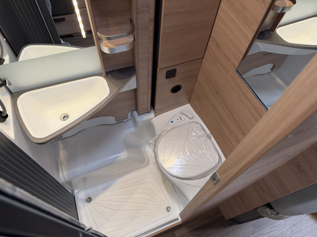 Knaus Live Wave 650 MEG Black Select Foto: 20