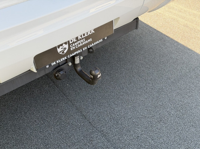 Knaus SKY TI 700 MEG SILVER SELECTION / Free Storage photo: 2