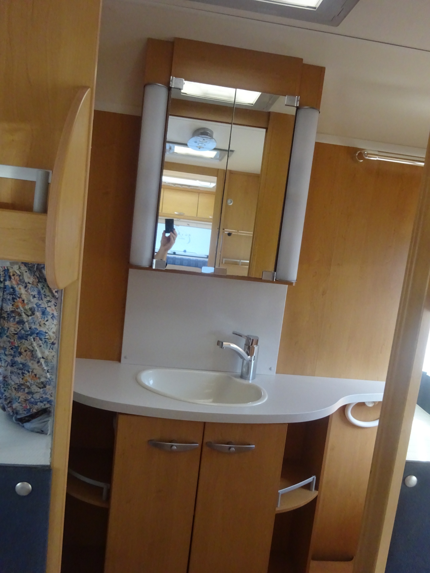 Knaus Sudwind 580 Ul Enkele Bedden #Grote Badkamer# foto: 20