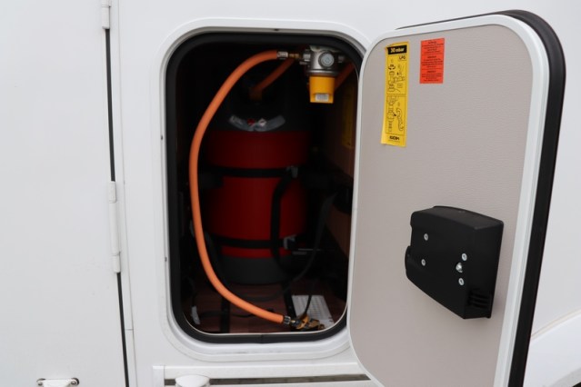9 traps AUTOMAAT Knaus Platinum Edition Sun TI 650 vlakke vloer enkele bedden (80  foto: 21