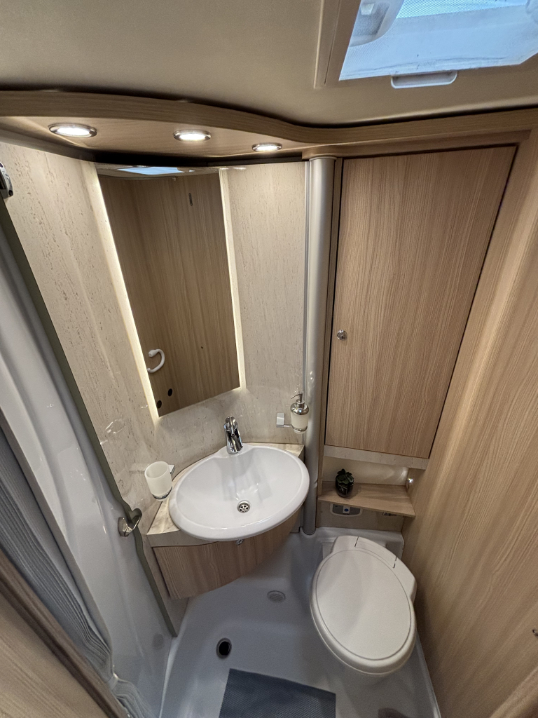 Bürstner Travel Van T590 DWARSBED+RONDZIT EURO 6 ZONNEPANEEL foto: 7