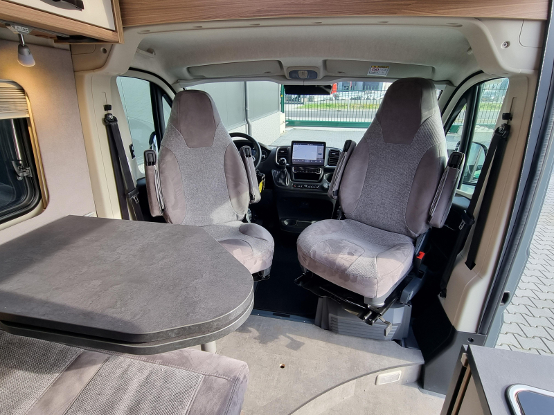 Pössl Roadcruiser 640 Automaat Lengtebed  foto: 1