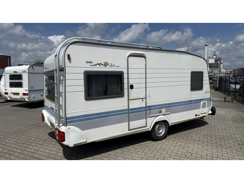 Hobby De luxe Easy 460 UFE cama francesa asiento redondo inodoro foto: 13