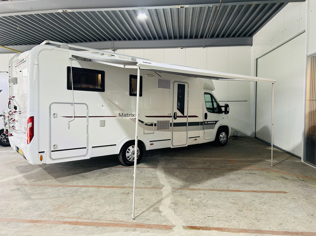 Adria MATRIX M 670SL PLUS Met enkele bedden en slechts 65.000 Km! foto: 7