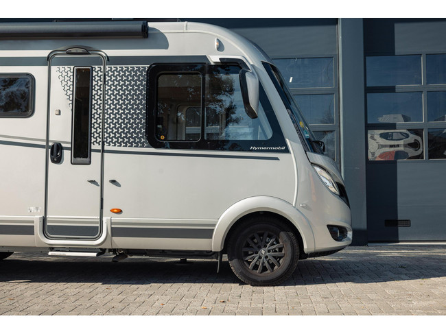 Hymer BMC-I 580 Blackline Zeer compleet.... XXL bed, level, airconditioning, etc foto: 6