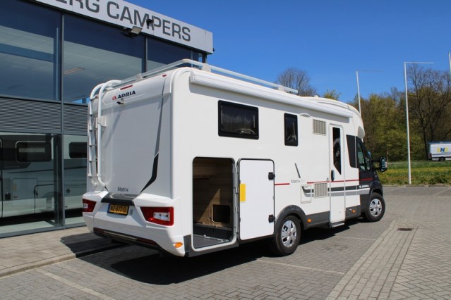 Robuuste Adria Matrix M 670 SK AUTOMAAT 5 gordelplaatsen Queensbed + hefbed (71  foto: 11