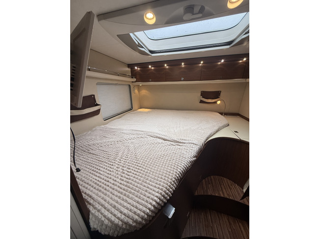 Hymer S 790 150 PS sehr luxuri&ouml;se Ausf&uuml;hrung franz&ouml;sisches Bett + Hubbett XXL K&uuml;hlschrank Backofen Markise Leder Klimaanlage Kamera TV elektr. Satelliten-TV gro&szlig;e Garage Foto: 17