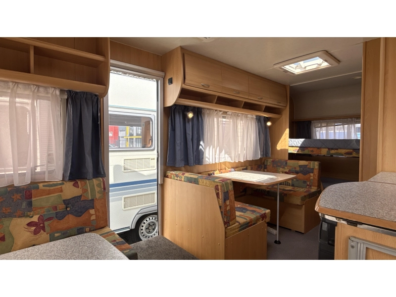 Dethleffs Camper 490 TK 2x zitgroep stapelbed  foto: 7