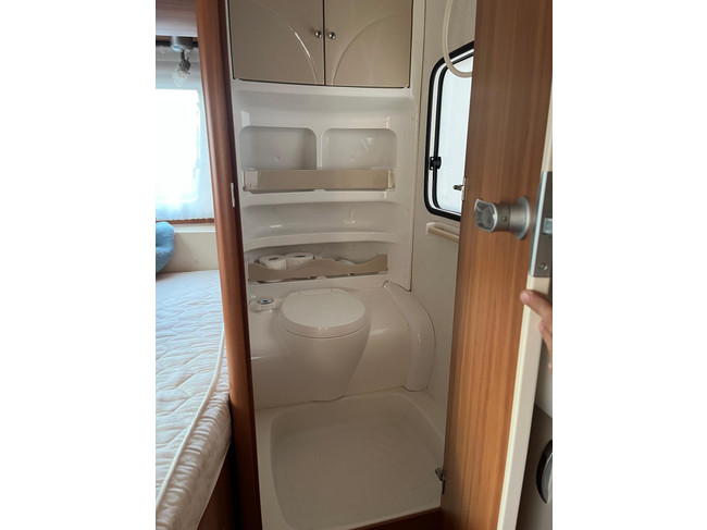 Hobby 540 UFE Excellent | Bankairco | Dakluifel | Vol automatische mover |  Fransbed | Douche | TV & Wii | Grote koelkast en kruidenkast foto: 19