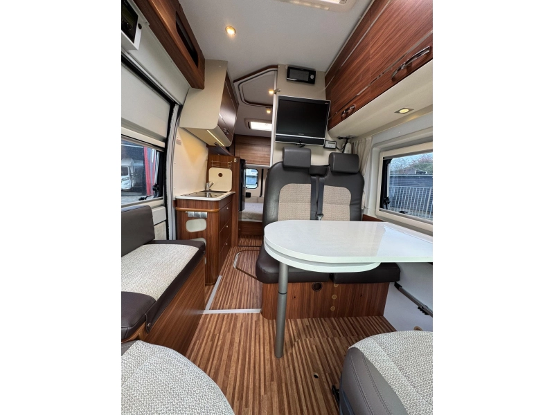 Adria Twin 640 SLX Vastbed top-Indeling  foto: 8