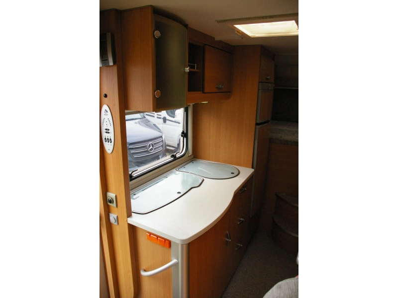 Knaus Sport Silver Line 650 TI Dwarsbed, XXL Garage.  foto: 9