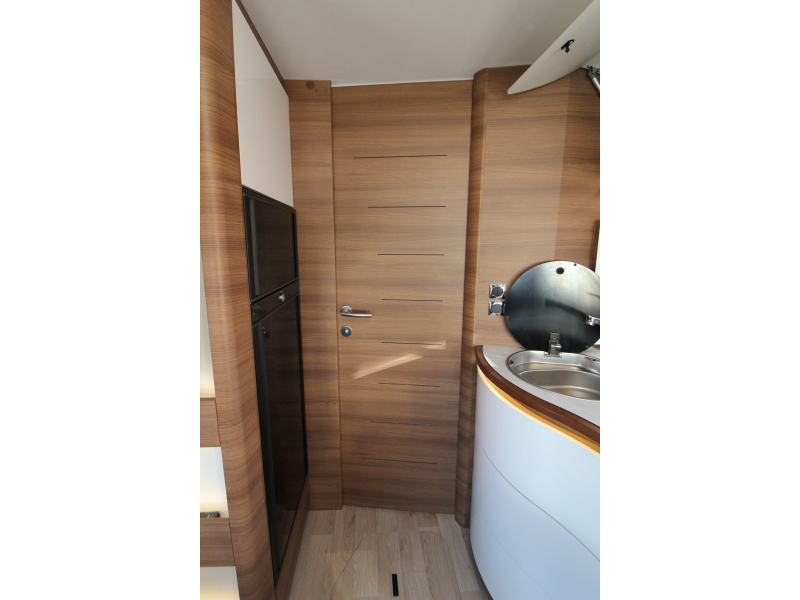 Rapido M96 Queensbed + Hefbed  foto: 35