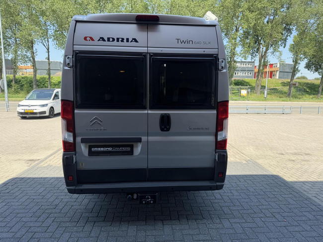Adria TWIN 640 SLX Enkele Bedden Luifel Trekhaak Bearlock foto: 9