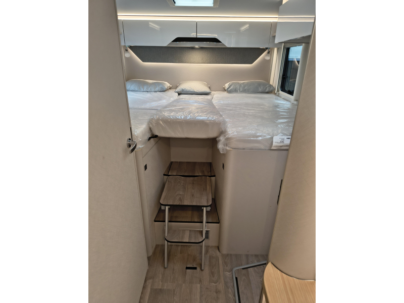 Hymer Tramp S 680 -- 5 gordels --  foto: 13