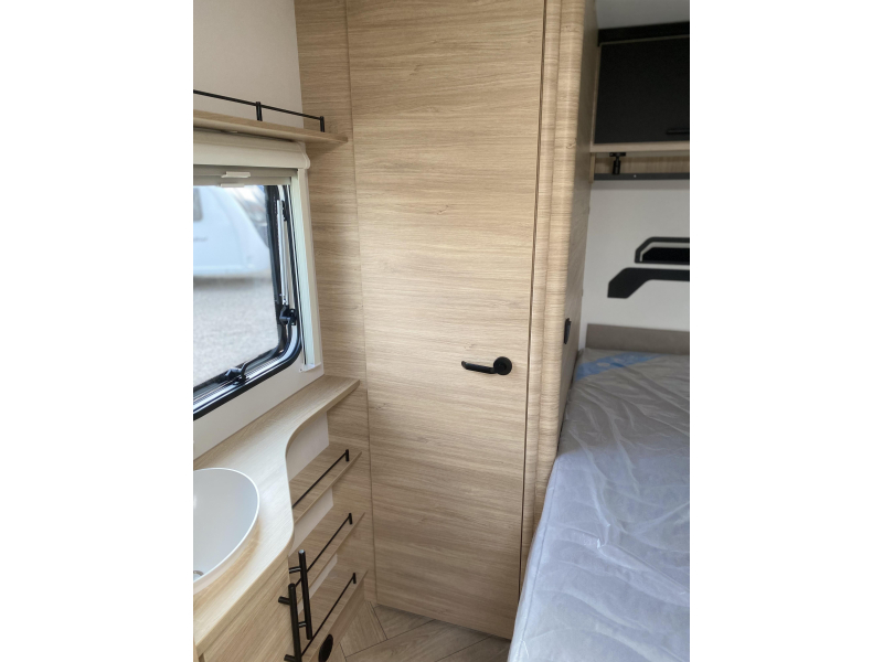 Caravelair Sport Line 455 Anniversary Line Ruime rondzit voorin  foto: 16
