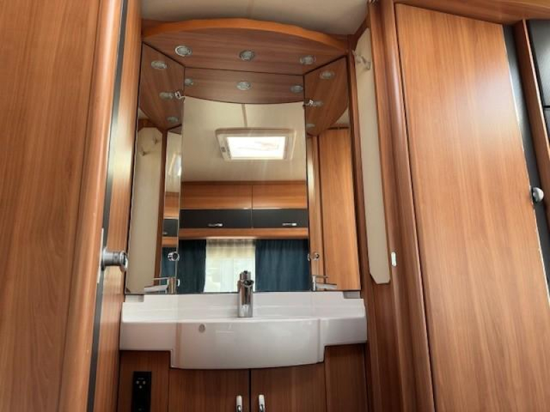 Hobby De Luxe 400 SFE incl. air voortent  foto: 16