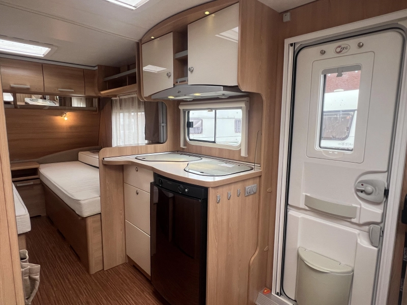TEC Travel King 470 E asientos camas individuales inodoro foto: 6