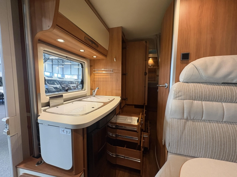Hymer Exsis-I 474 zonnepaneel / bearlock  foto: 16