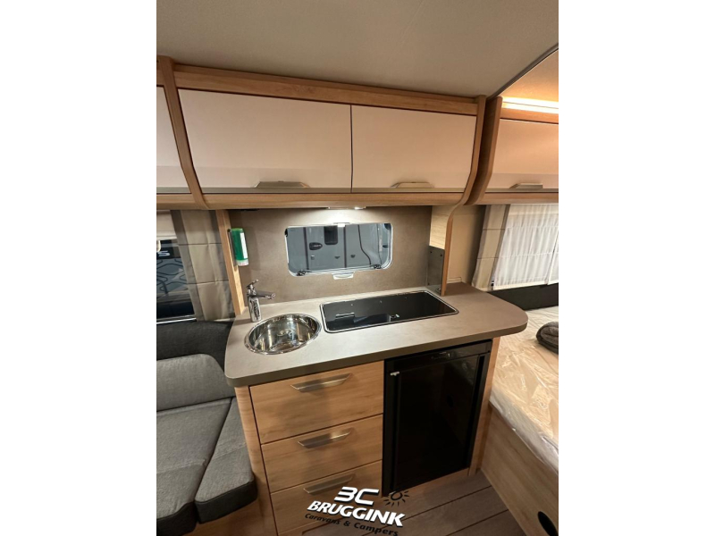 Knaus Sudwind 60 Years 450 FU FRANZ&Ouml;SISCHES BETT UND RUNDSITZ Foto: 3