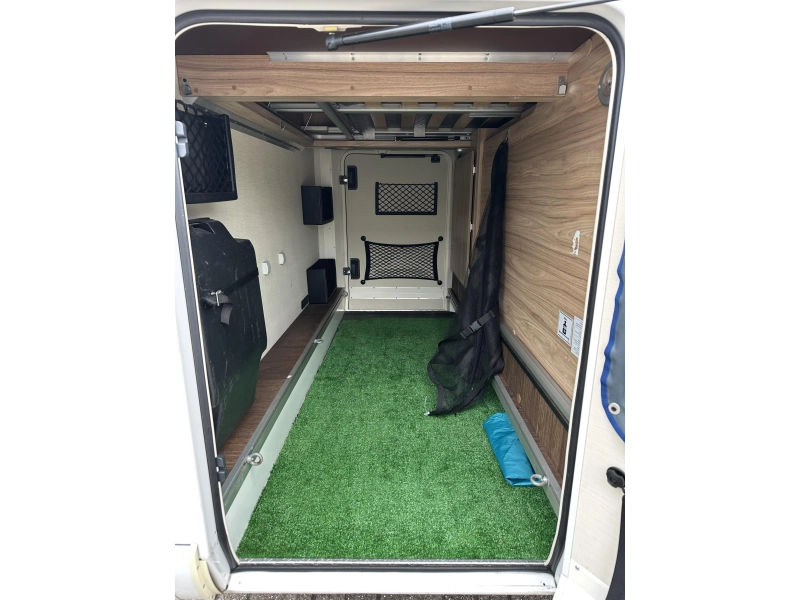 Hymer B698 Queensbed L-seat 150HP TV photo: 22