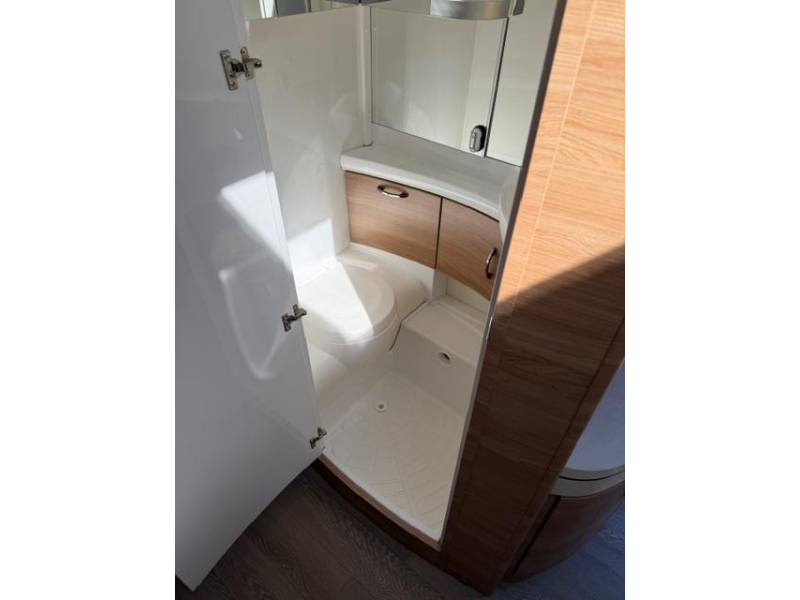 Hobby De Luxe 540 UL Incl. Mover en Voortent  foto: 17