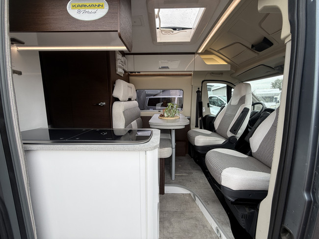 Karmann davis 620 9 traps automaat buscamper 141 pk euro 6 lengte bedden luifel hordeur uitzwenkbare fietsendrager zonnepanneel foto: 23