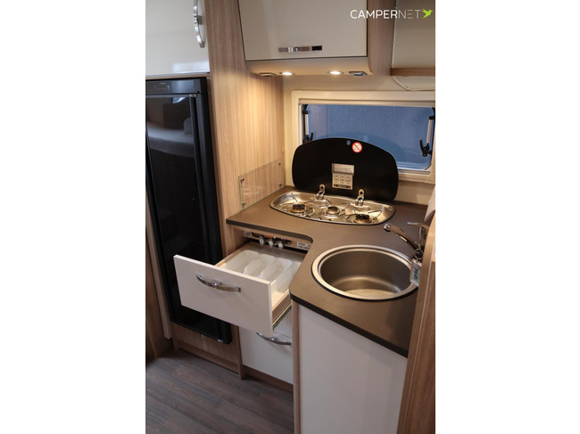 Bürstner Ixeo Time 726 G 165pk | 5e zitplaats | Zonnepanelen | Hefbed | Achteruitrijcamera| Thule lift fietsendrager | Lengtebedden | Bea foto: 10