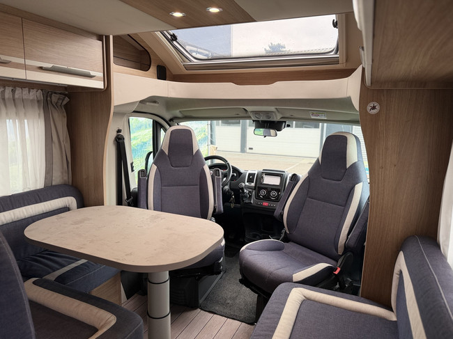 Knaus SKY WAVE 650 MF / Almacenamiento gratuito foto: 10