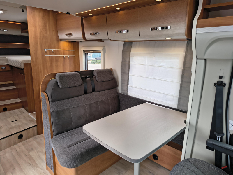 Dethleffs Trend T 7057 EB -9 traps automaat-hefbed  foto: 4