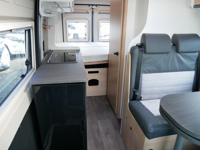 Sunlight Cliff 600 XV, Autom&aacute;tico de 9 velocidades, Camper de 6 metros, Cama transversal foto: 11